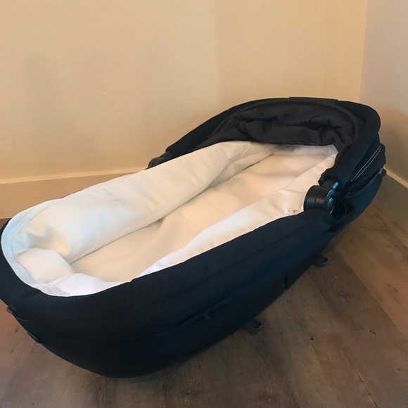 EUC Peg Perego Pop Up Bassinet - Picture 6 of 7